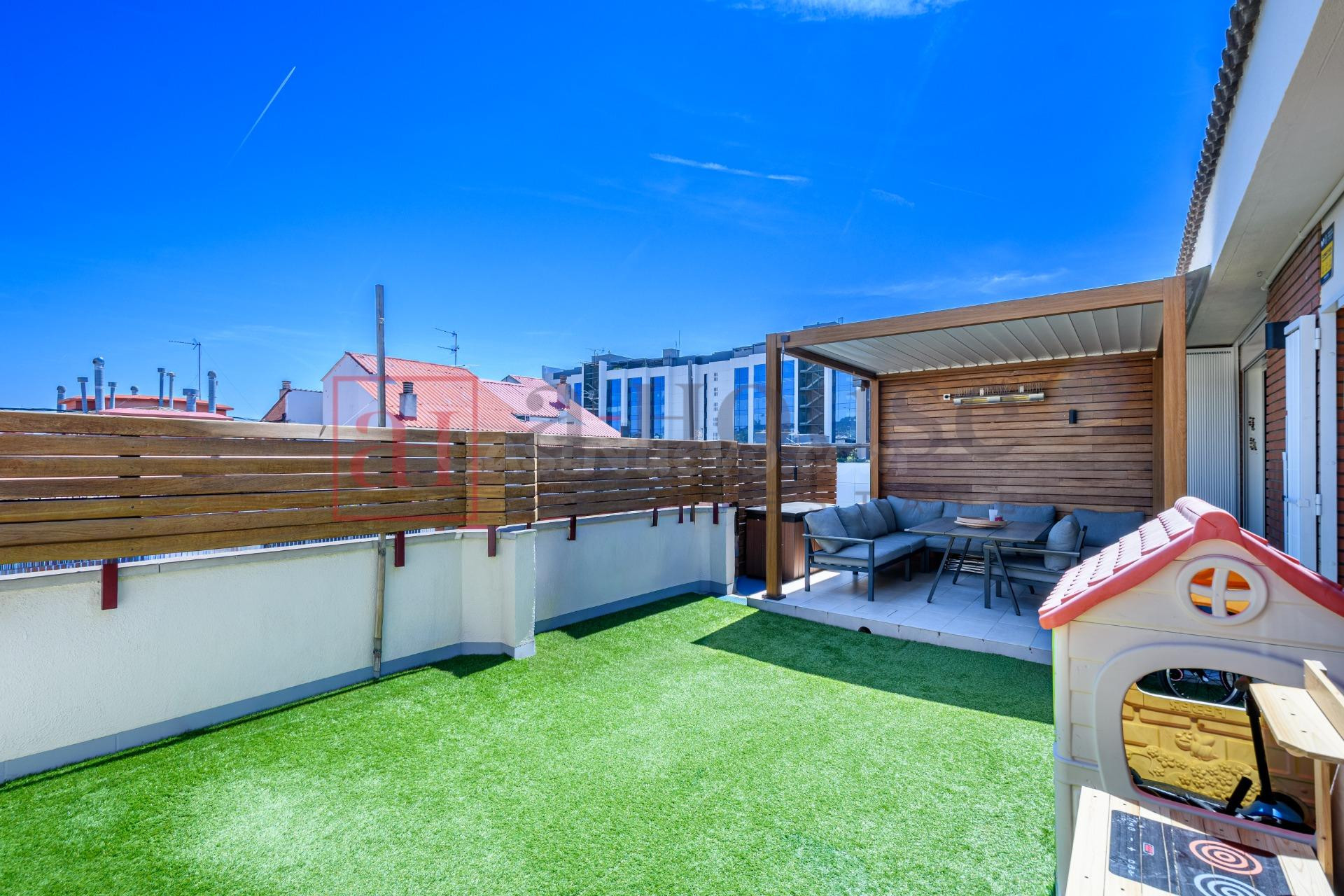 ÁTICO A TRES VIENTOS COMPLETAMENTE REFORMADO, CON TERRAZA PR
