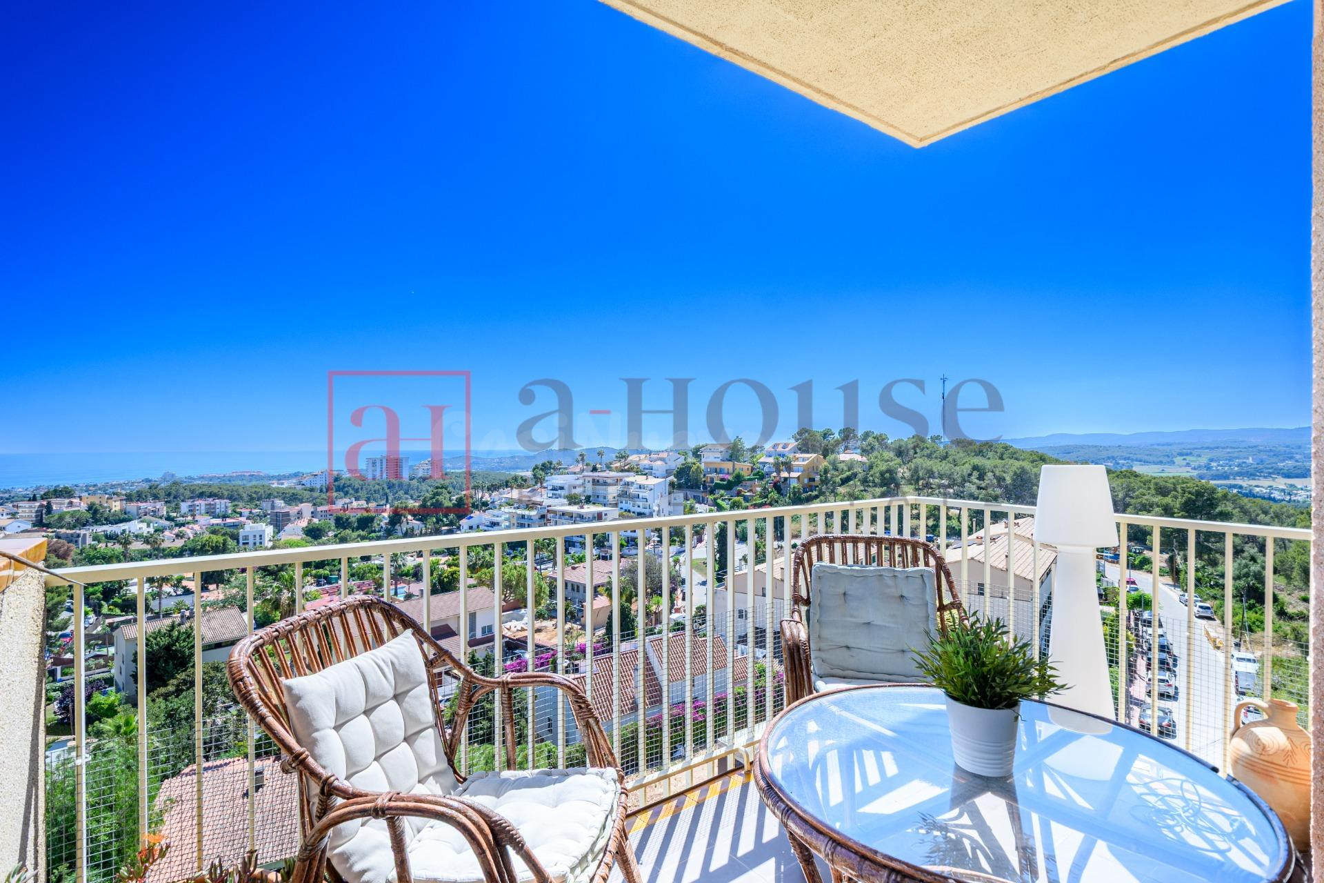 PISO CON TERRAZA Y PISCINA EN URBANIZACION VALLPINEDA, SITGE - foto 2