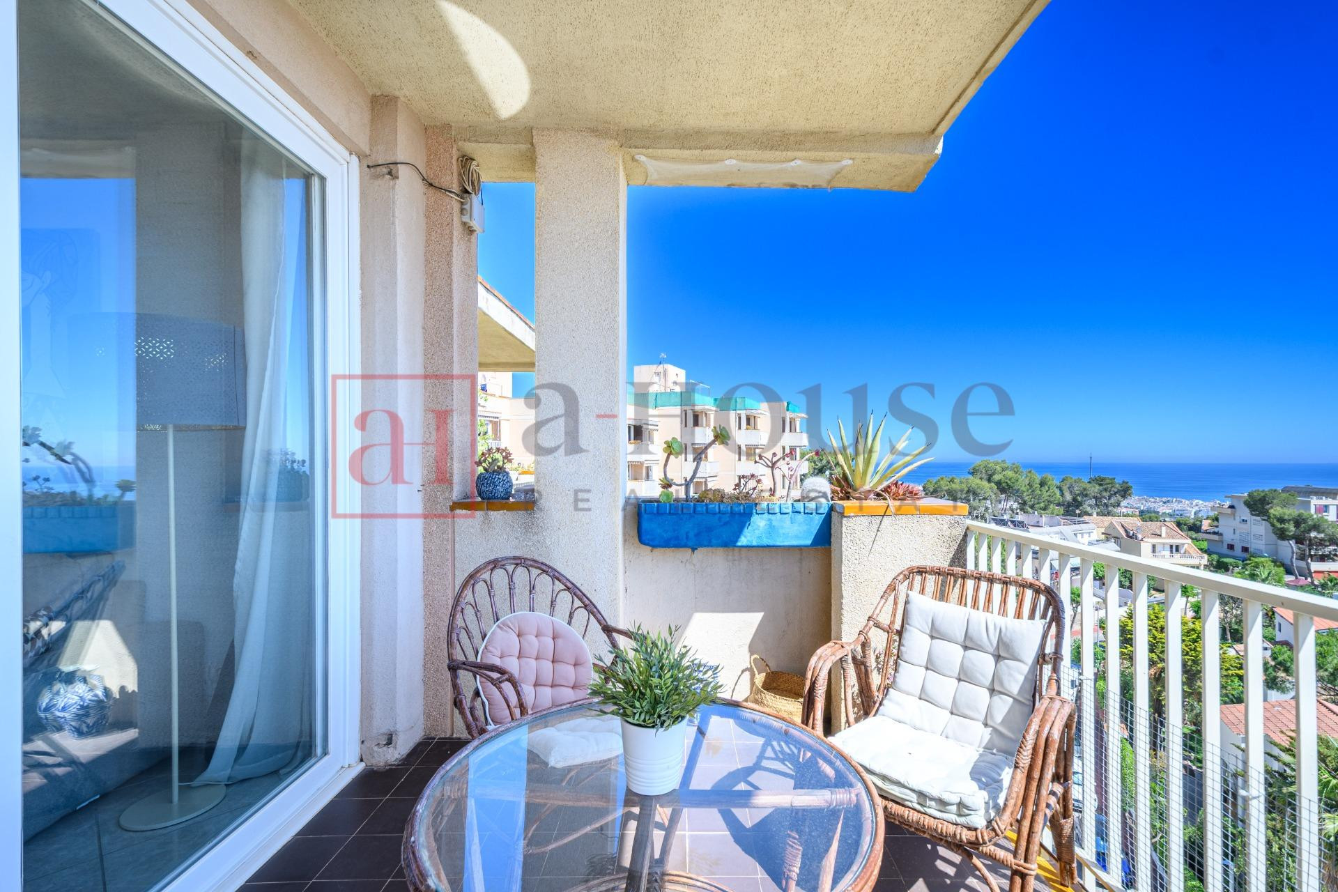 PISO CON TERRAZA Y PISCINA EN URBANIZACION VALLPINEDA, SITGE - foto 4