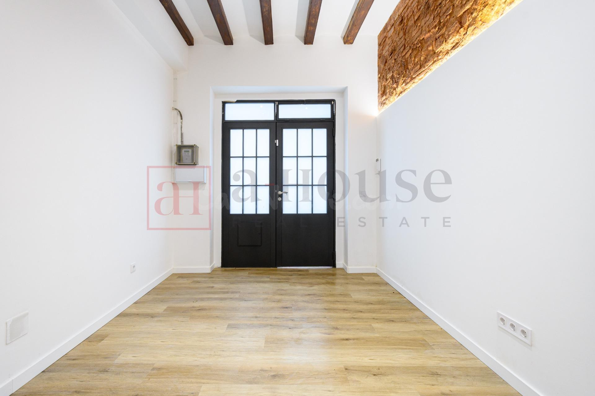 PLANTA BAJA CON ENCANTO EN PLENO POBLE SEC - foto 2