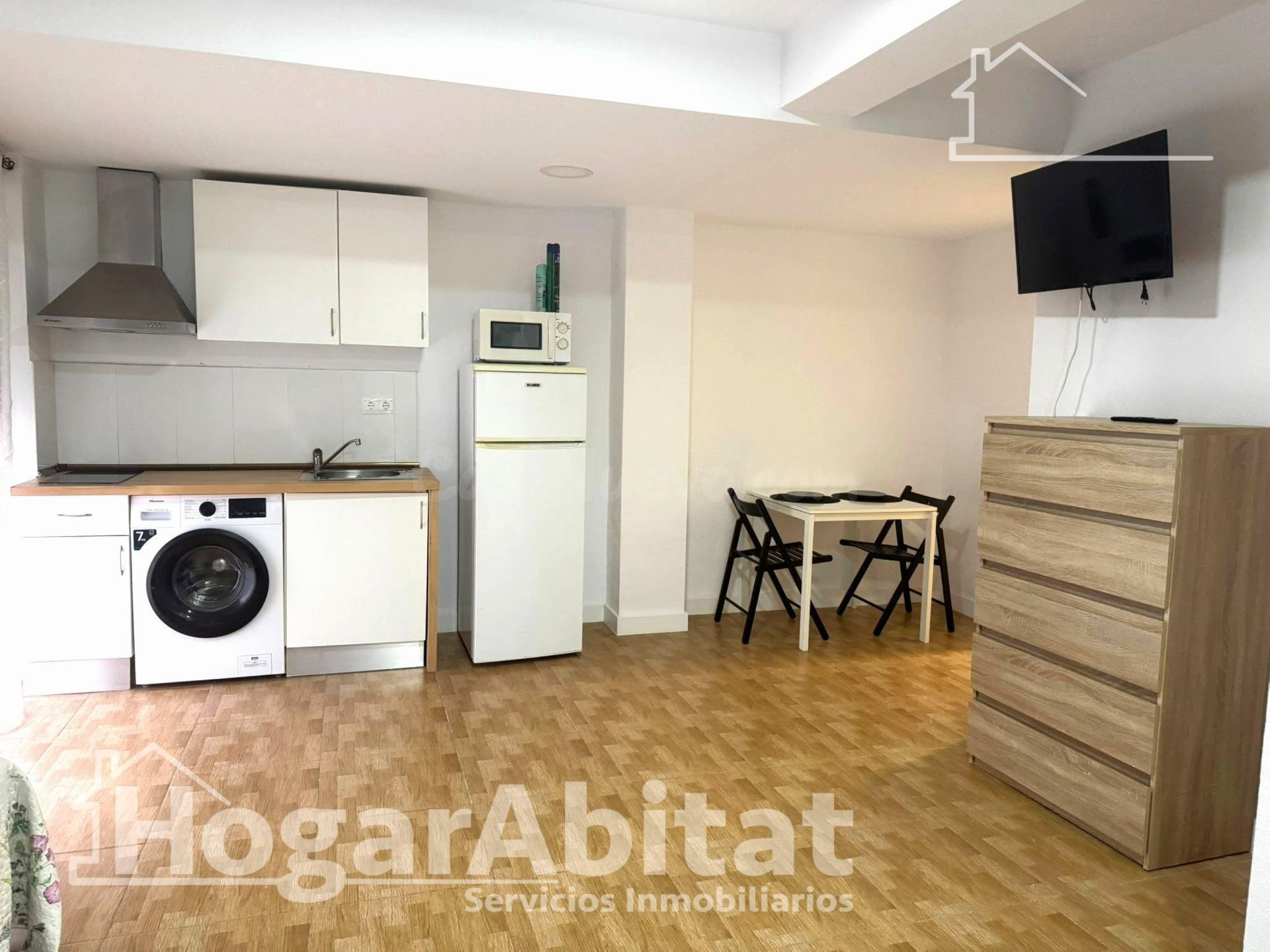 SEMIREFORMADO FUNCIONAL DE TRES DORMITORIOS EN PATRAIX