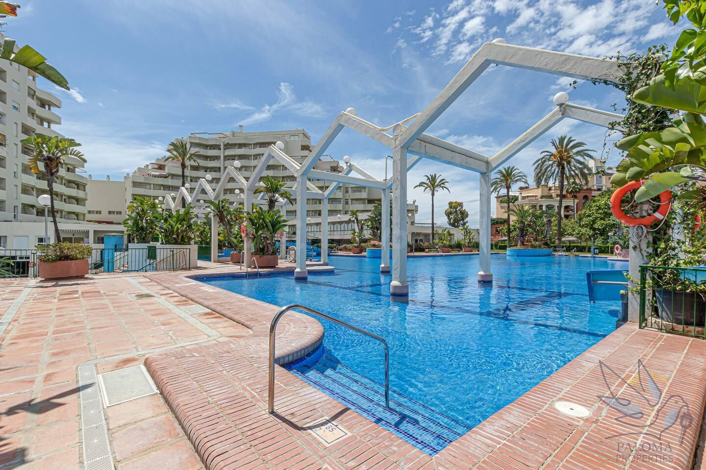 1 DORMITORIO EN BENAL BEACH !!