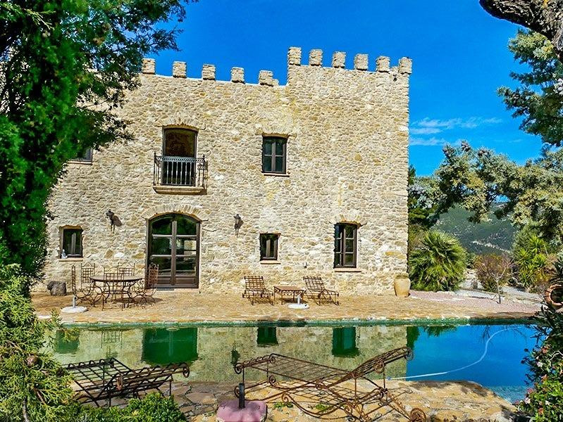Castillo 5 habitaciones 473m² en venta - ALREDEDORES
