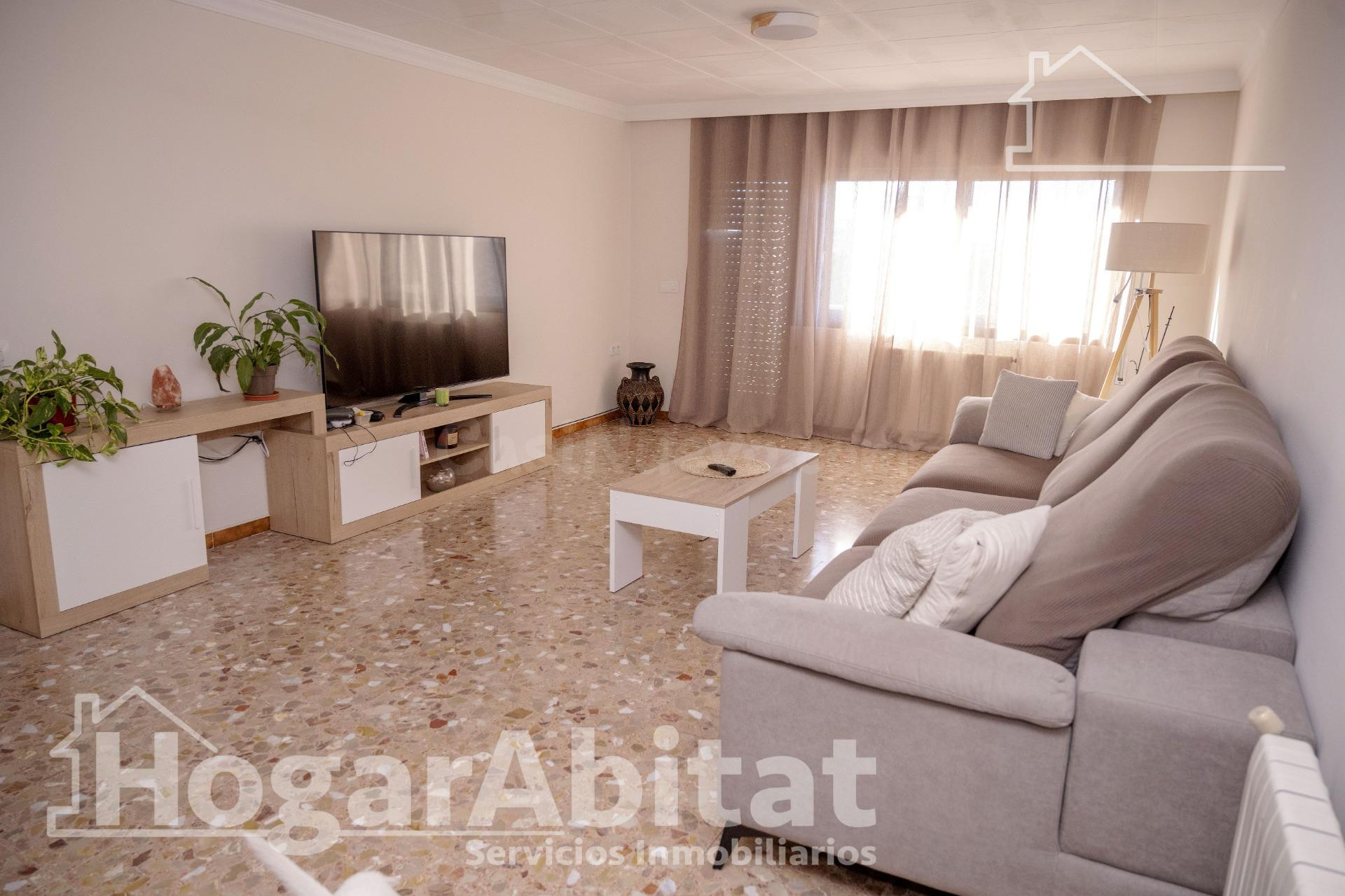 ¡CERCA DEL MAR! MAGNÍFICA CASA SEMIREFORMADA CON GARAJE, TER - foto 4