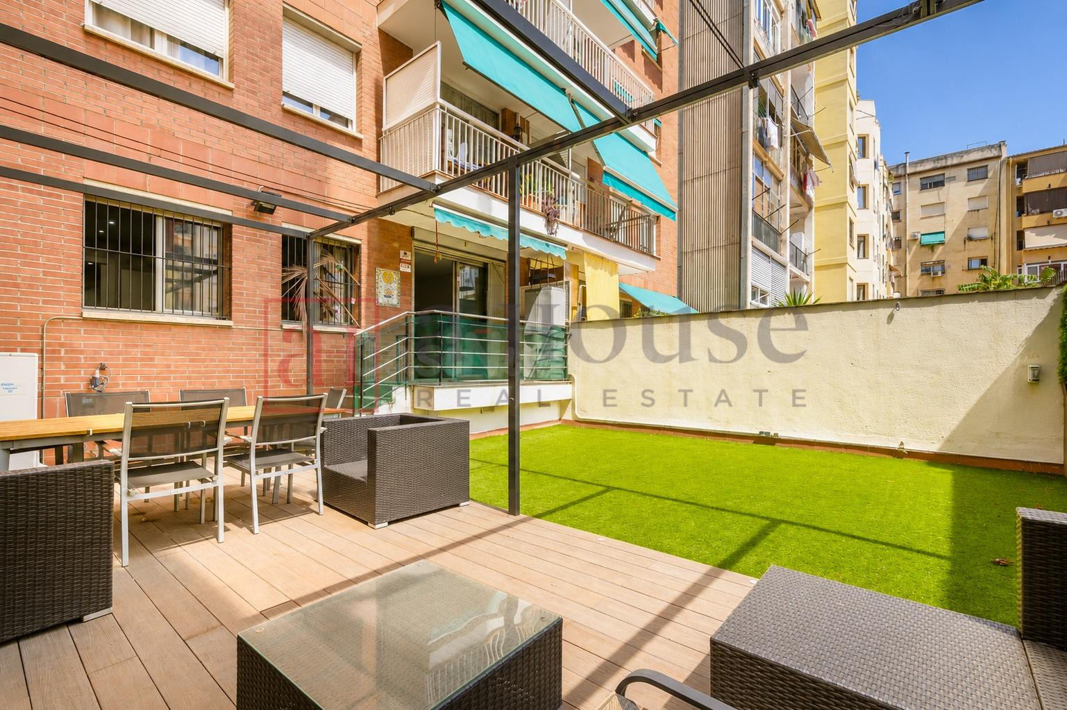 PISO CON TERRAZA PRIVADA DE 60M2, EN CALLE PEATONAL Y LISTO  - foto 2