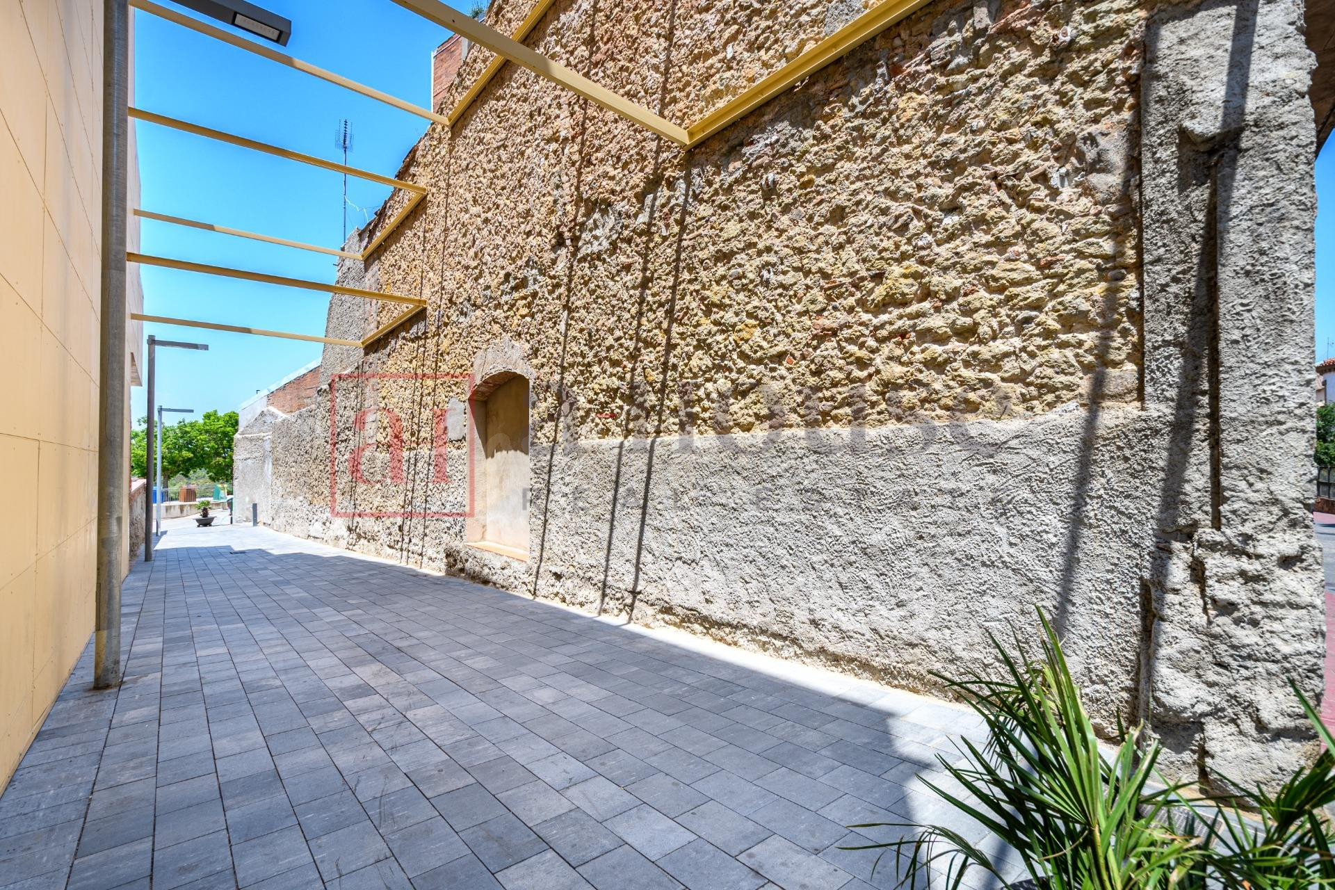 CASA A REFORMAR EN EL CENTRO DE CASTELLBISBAL - foto 2