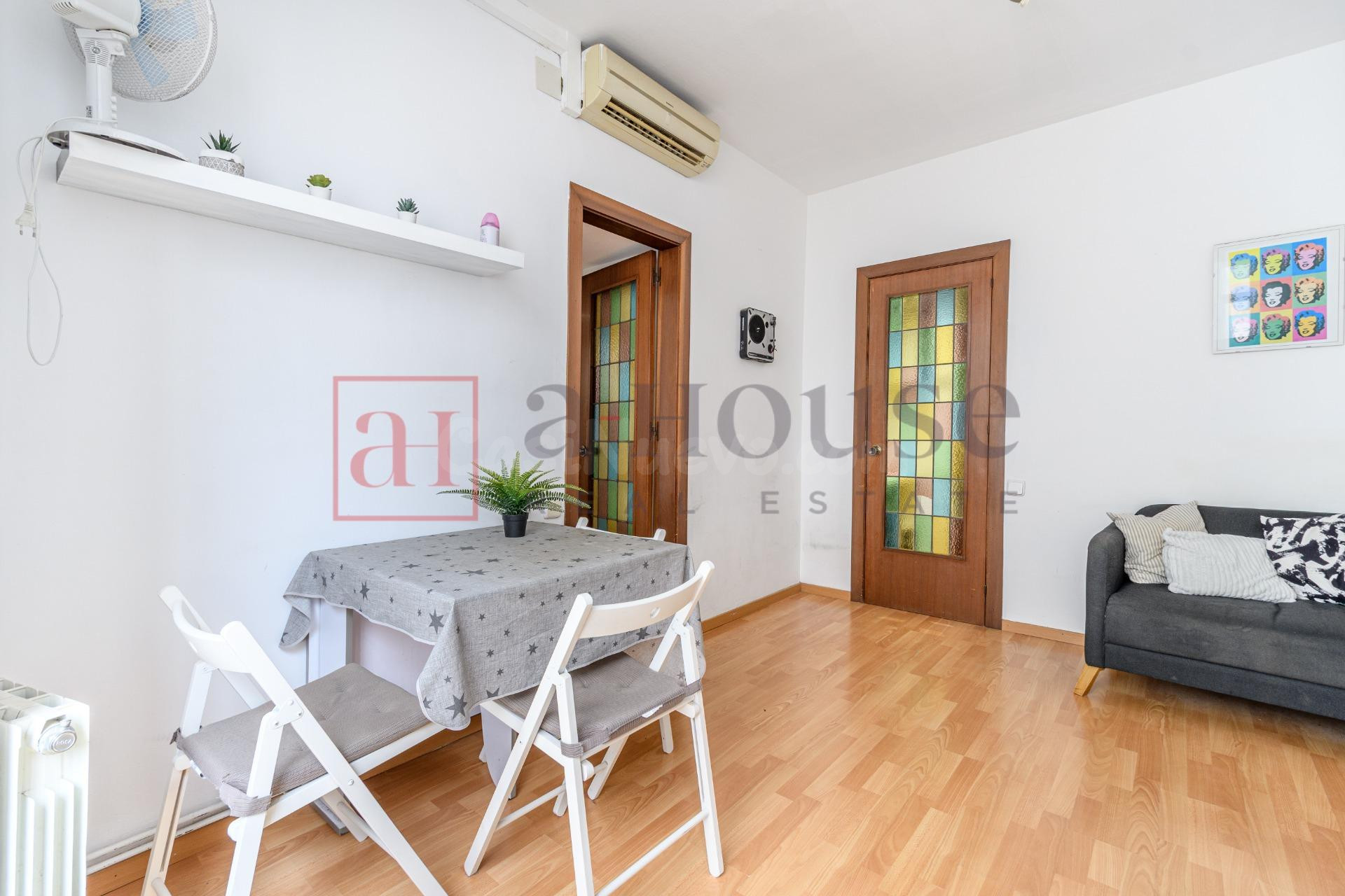 PISO LUMINOSO, LISTO PARA ENTRAR A VIVIR EN EL POBLE SEC - foto 4