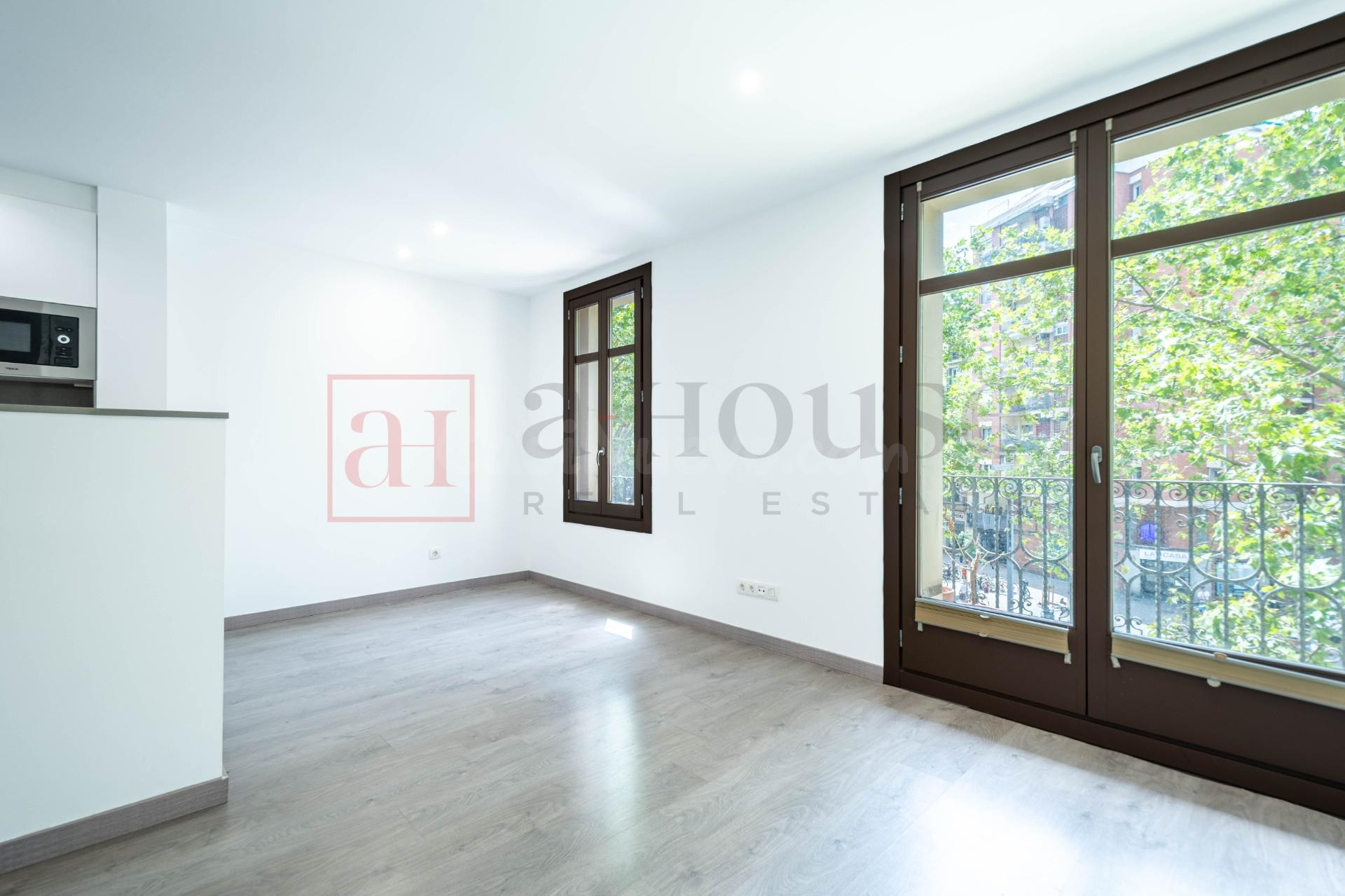 PISO REFORMADO CON BALCÓN EN EL BARRIO DE SANT ANTONI