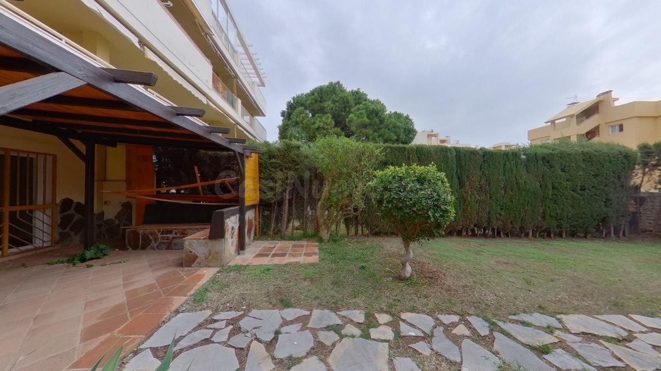 Calahonda - Piso Planta Baja, 1 Dormitorio, Terraza y Jardín