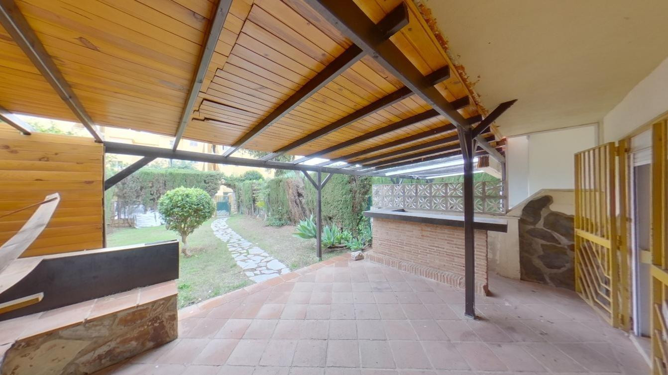 Calahonda - Piso Planta Baja, 1 Dormitorio, Terraza y Jardín - foto 2