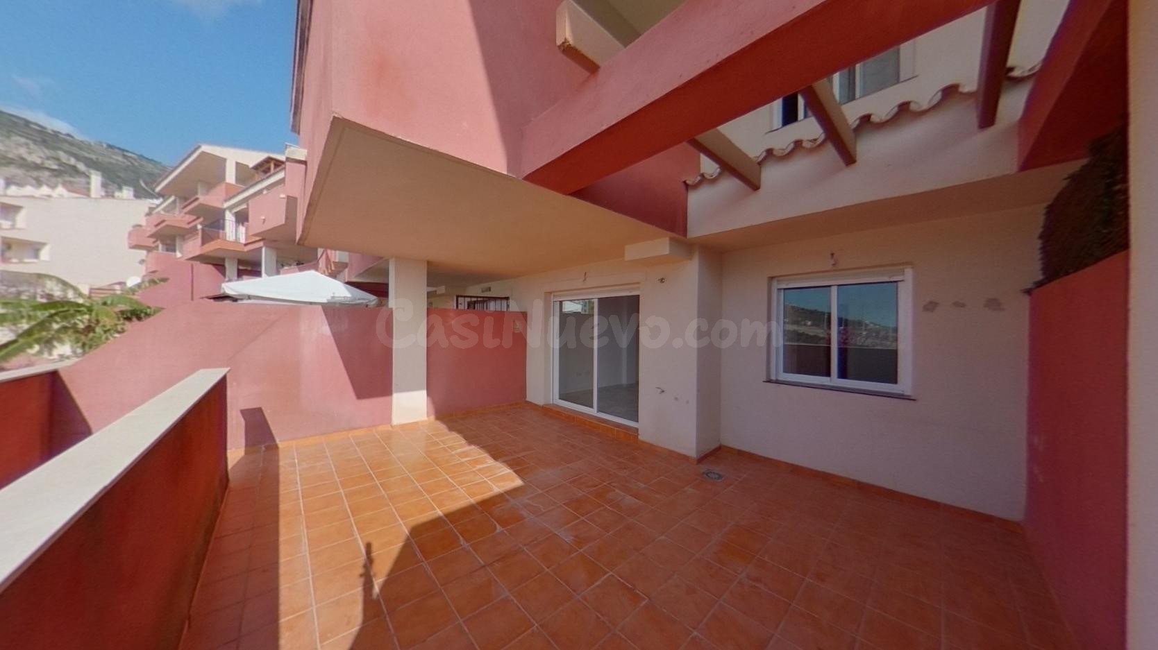 Benalmádena - Piso, 2 Dormitorios, Terraza y Patio, Garaje