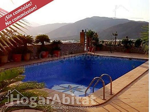 ESPECTACULAR CHALET CON PISCINA, GARAJE  Y 2 TERRAZAS
