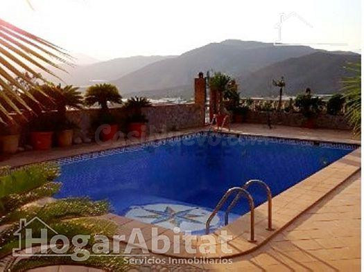 ESPECTACULAR CHALET CON PISCINA, GARAJE  Y 2 TERRAZAS - foto 4