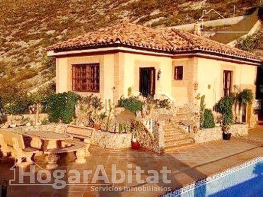 ESPECTACULAR CHALET CON PISCINA, GARAJE  Y 2 TERRAZAS - foto 5