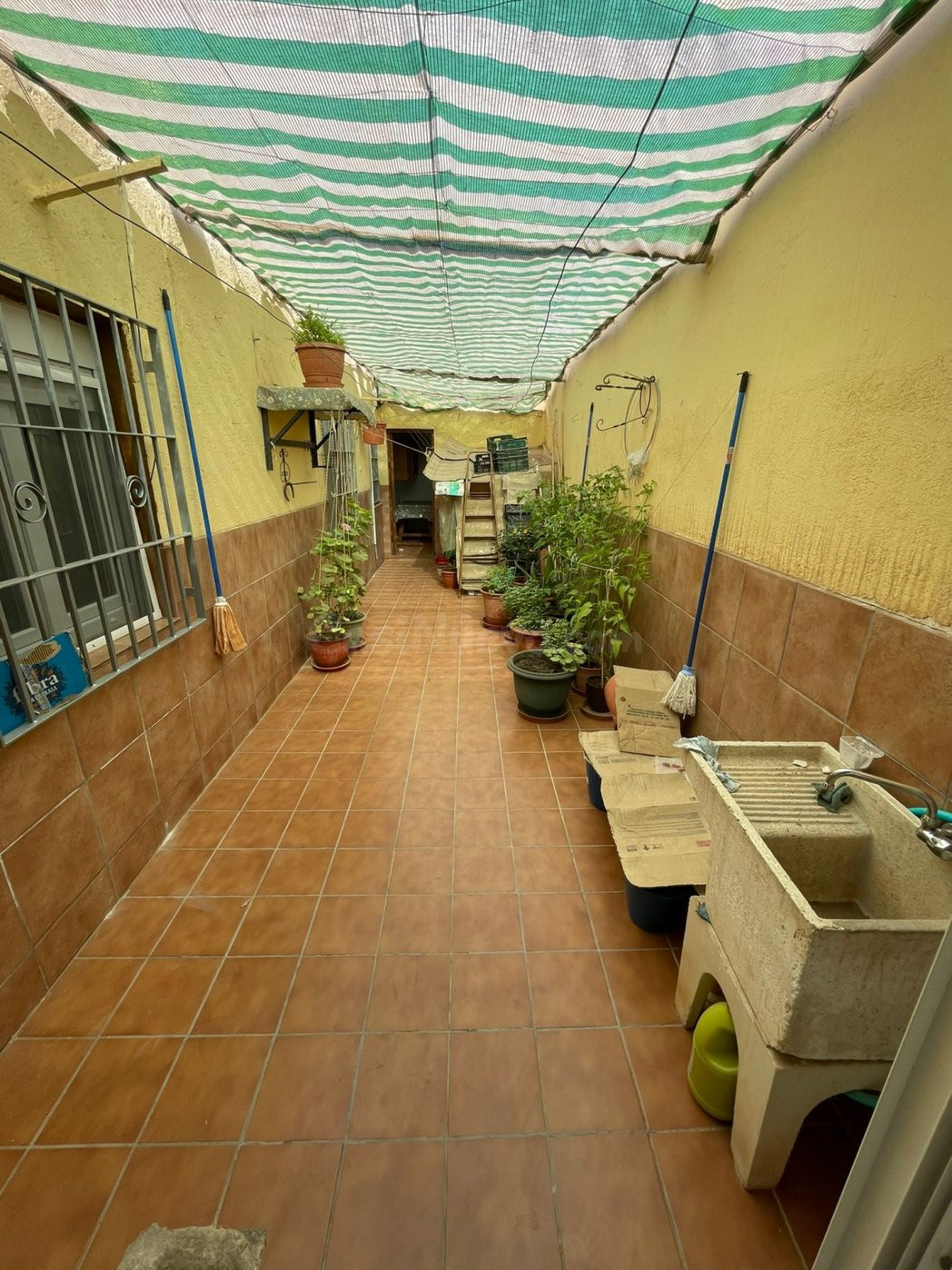 SE VENDE AMPLIA CASA EN CARRETERA DE LA MOJONERA - foto 3