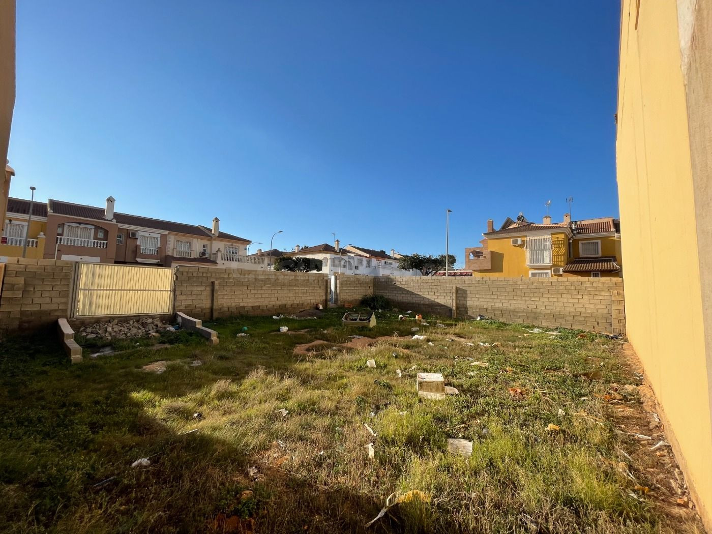 Solar urbano en Avda Albuñol