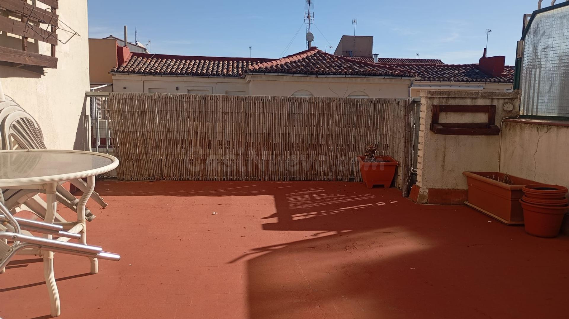 UNA GRAN TERRAZA Y MUCHAS POSIBILIDADES EN PLENO CENTRO