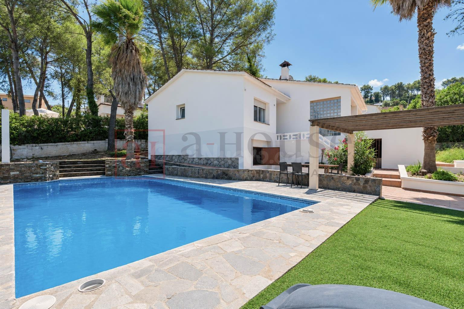 BONITA CASA SEMIREFORMADA EN OLIVELLA