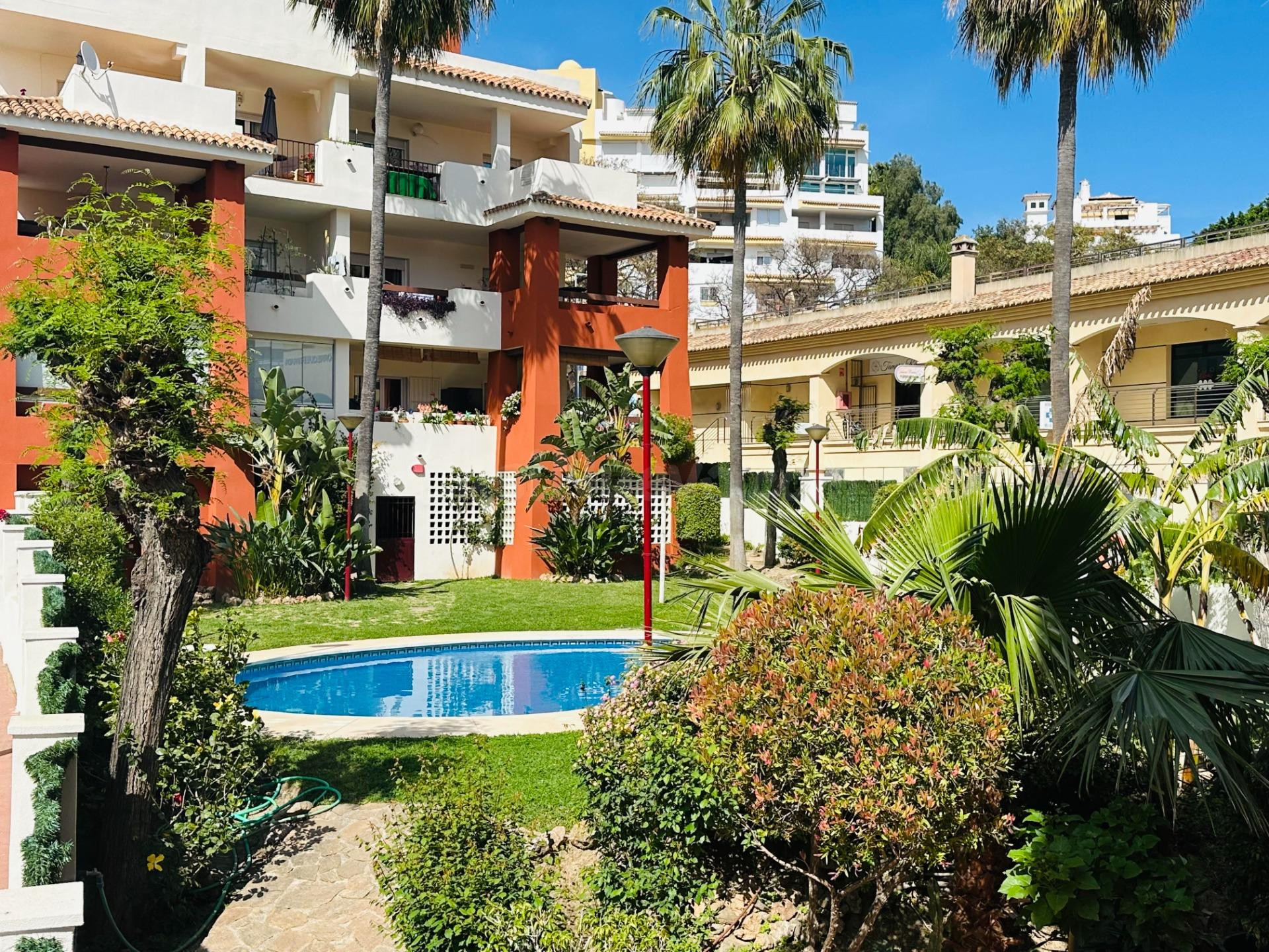Benalmádena - Piso, 2 Dormitorios, Terraza, Garaje y Traster