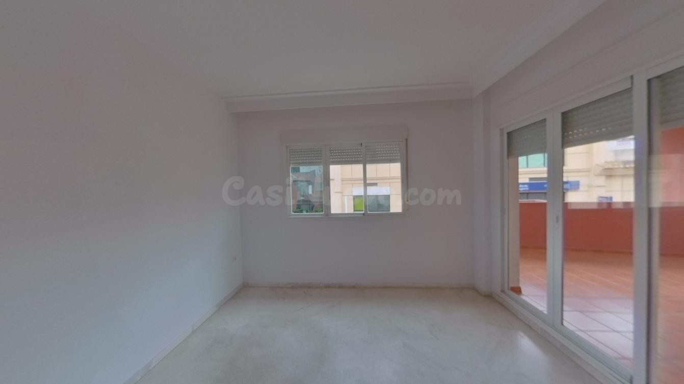 Benalmádena - Piso, 2 Dormitorios, Terraza, Garaje y Traster - foto 5