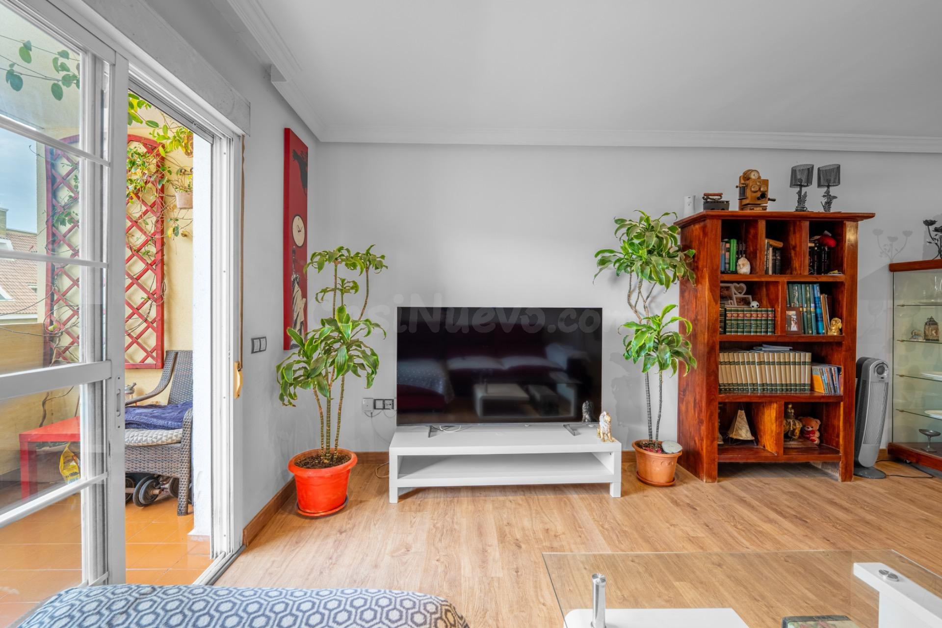 Se vende piso de 3 dormitorios con piscina y zonas verdes en - foto 3