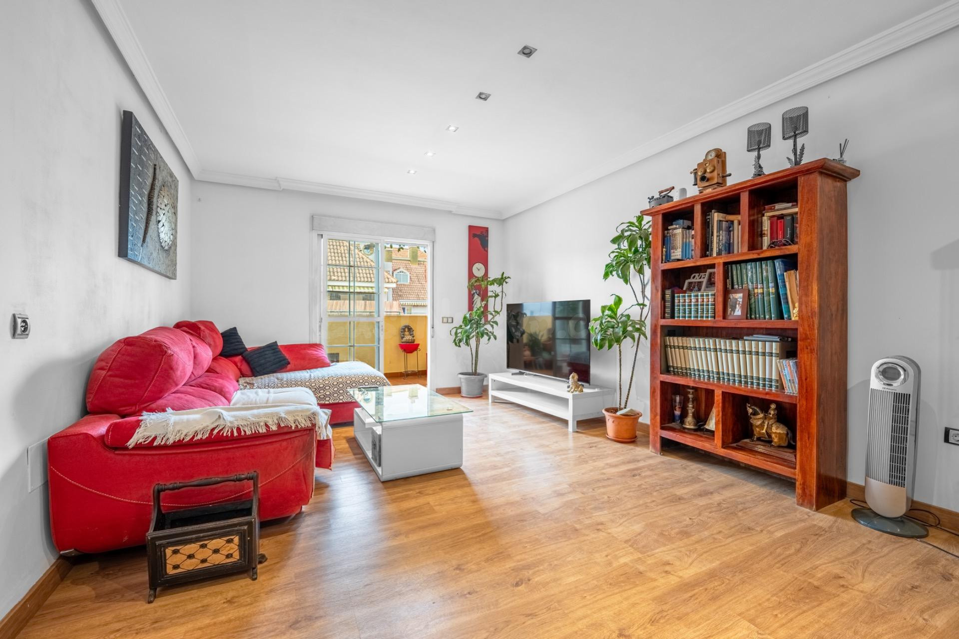 Se vende piso de 3 dormitorios con piscina y zonas verdes en - foto 4