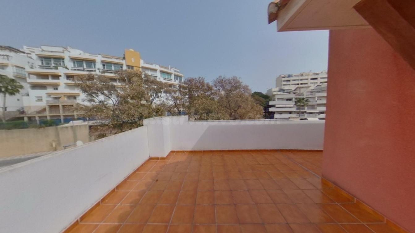Benalmádena - Ático, 2 Dormitorios, Amplia Terraza