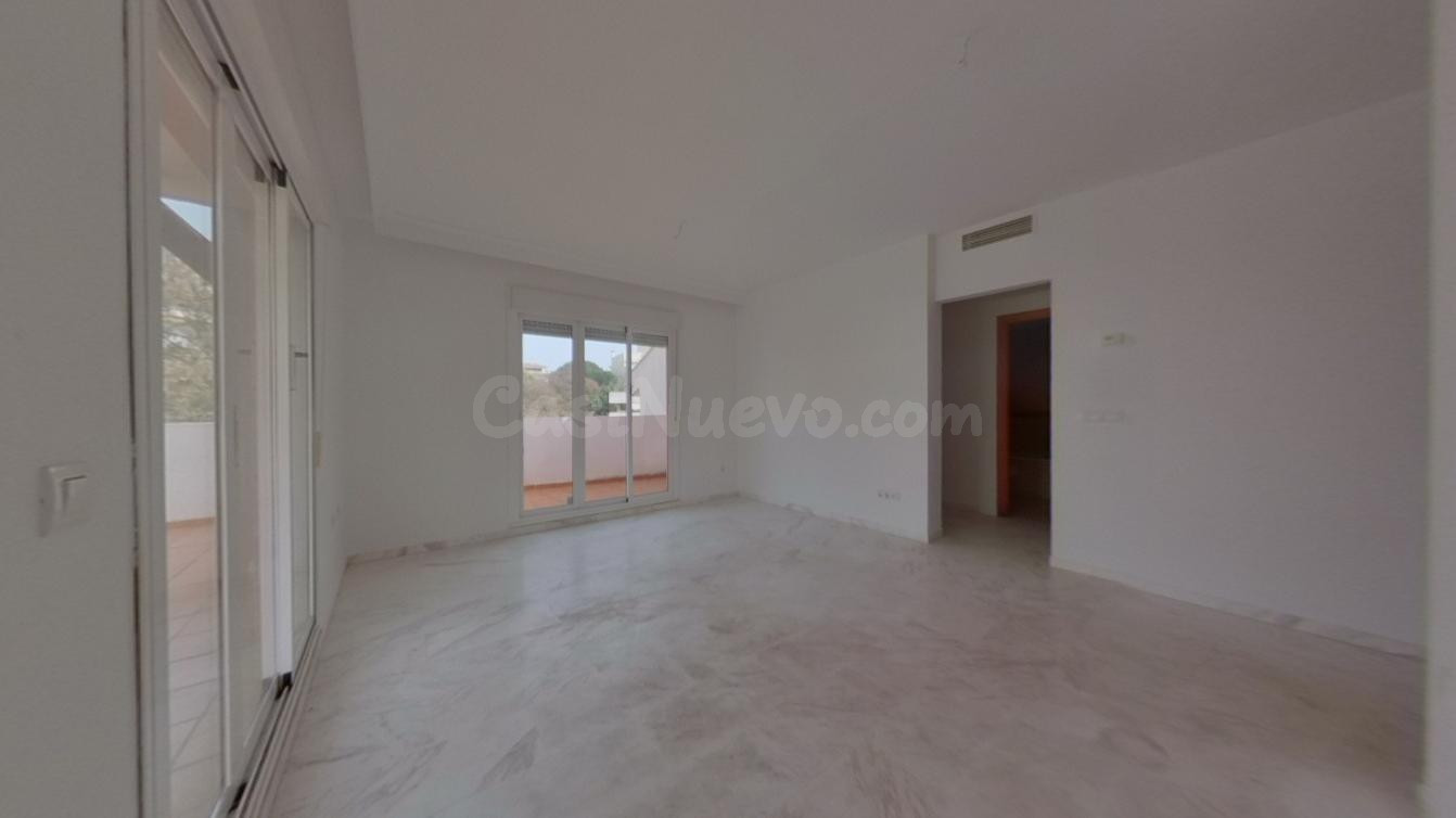 Benalmádena - Ático, 2 Dormitorios, Amplia Terraza - foto 3
