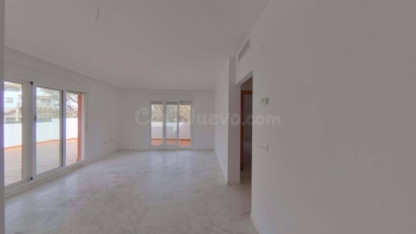 Benalmádena - Ático, 2 Dormitorios, Amplia Terraza - foto 4