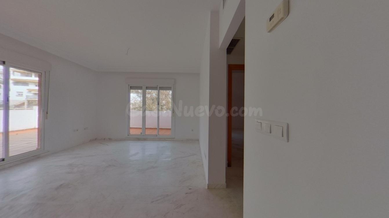 Benalmádena - Ático, 2 Dormitorios, Amplia Terraza - foto 5