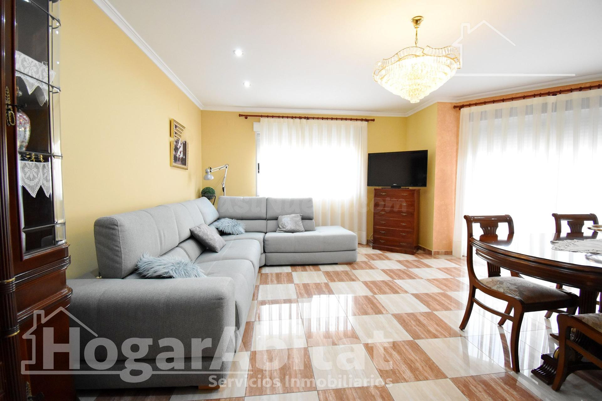 CASA SEMINUEVA CON GRAN TERRAZA Y GARAJE - foto 2