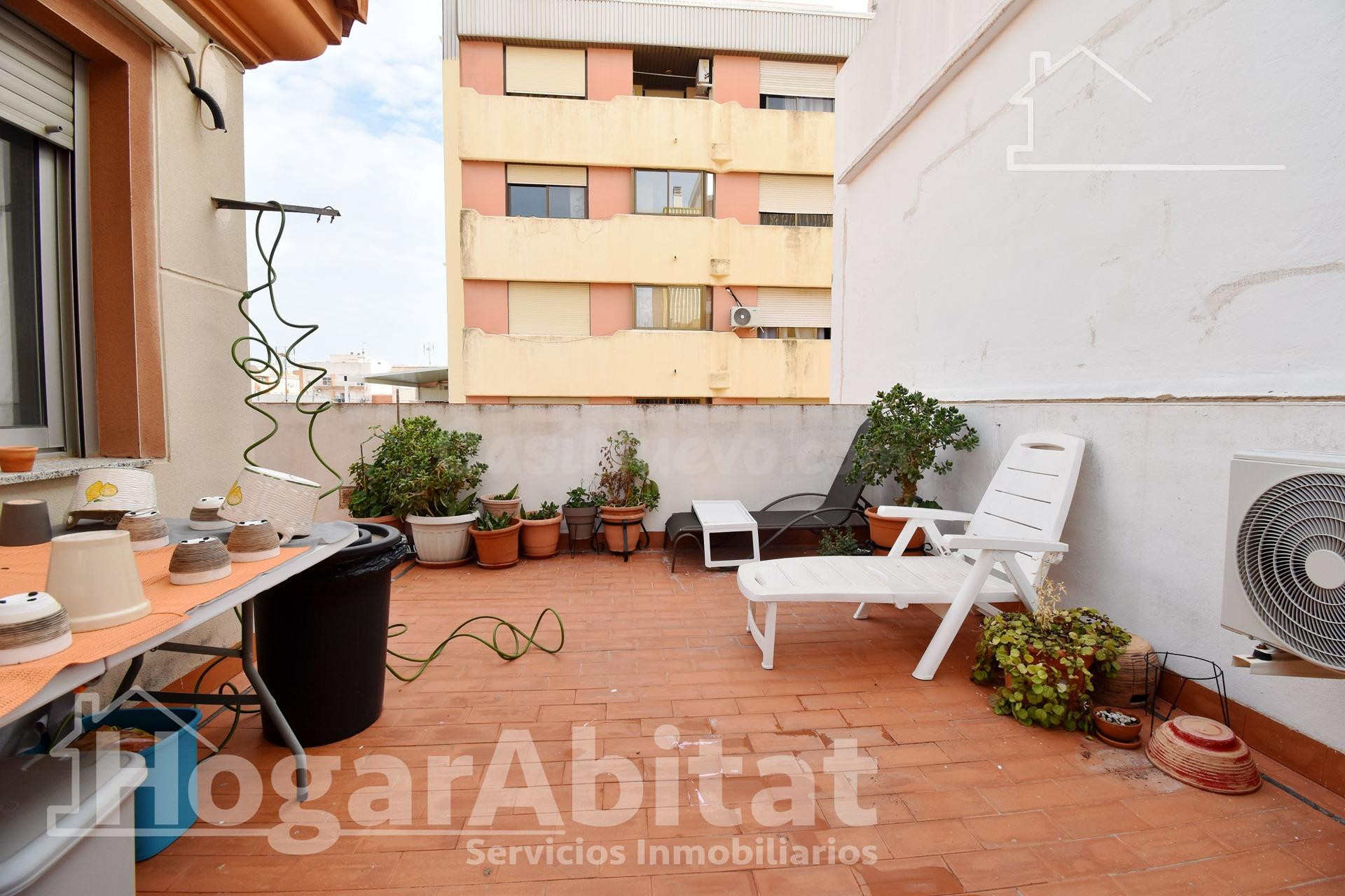 CASA SEMINUEVA CON GRAN TERRAZA Y GARAJE - foto 3