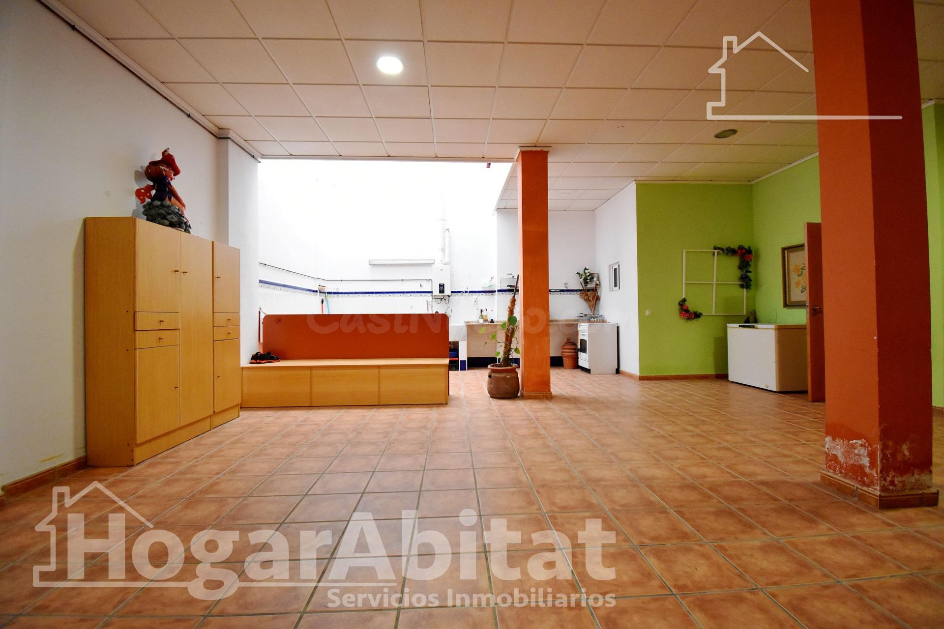 CASA SEMINUEVA CON GRAN TERRAZA Y GARAJE - foto 5