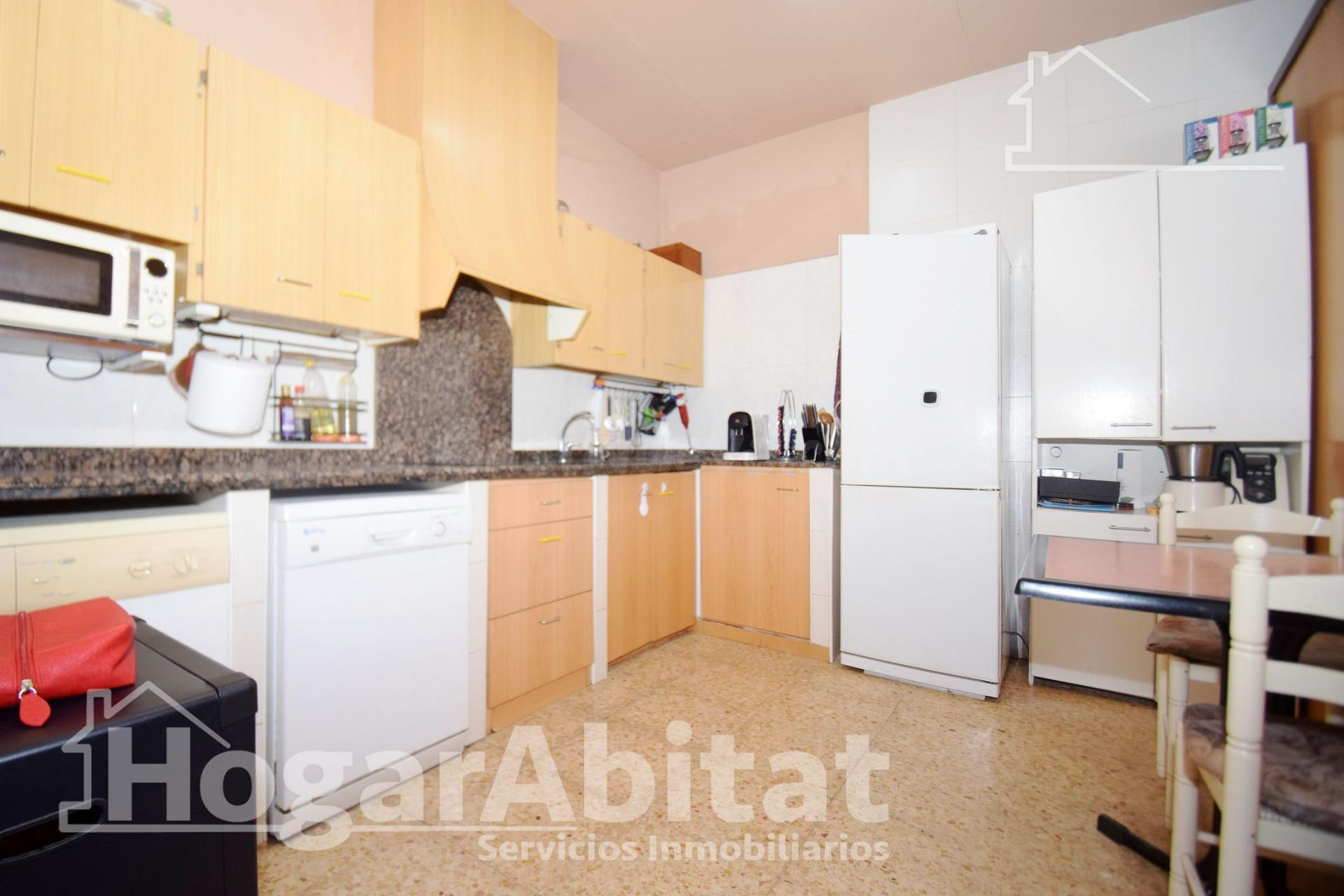 MAGNIFICA CASA CON TERRAZA Y LOCAL COMERCIAL EN EL CENTRO - foto 4
