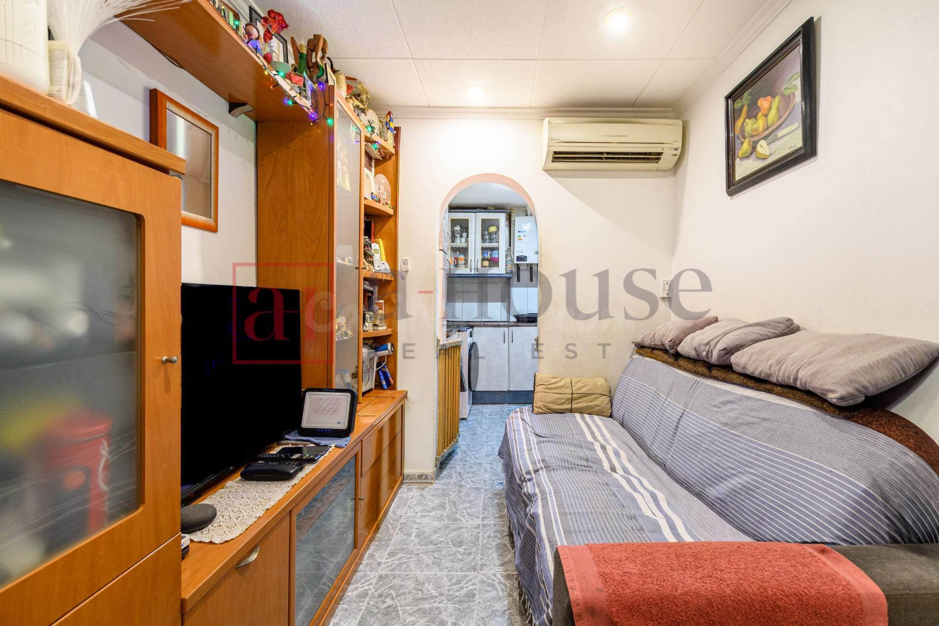 PISO EN TRANQUILO PASAJE, LISTO PARA ENTRAR A VIVIR EN EL CA - foto 2