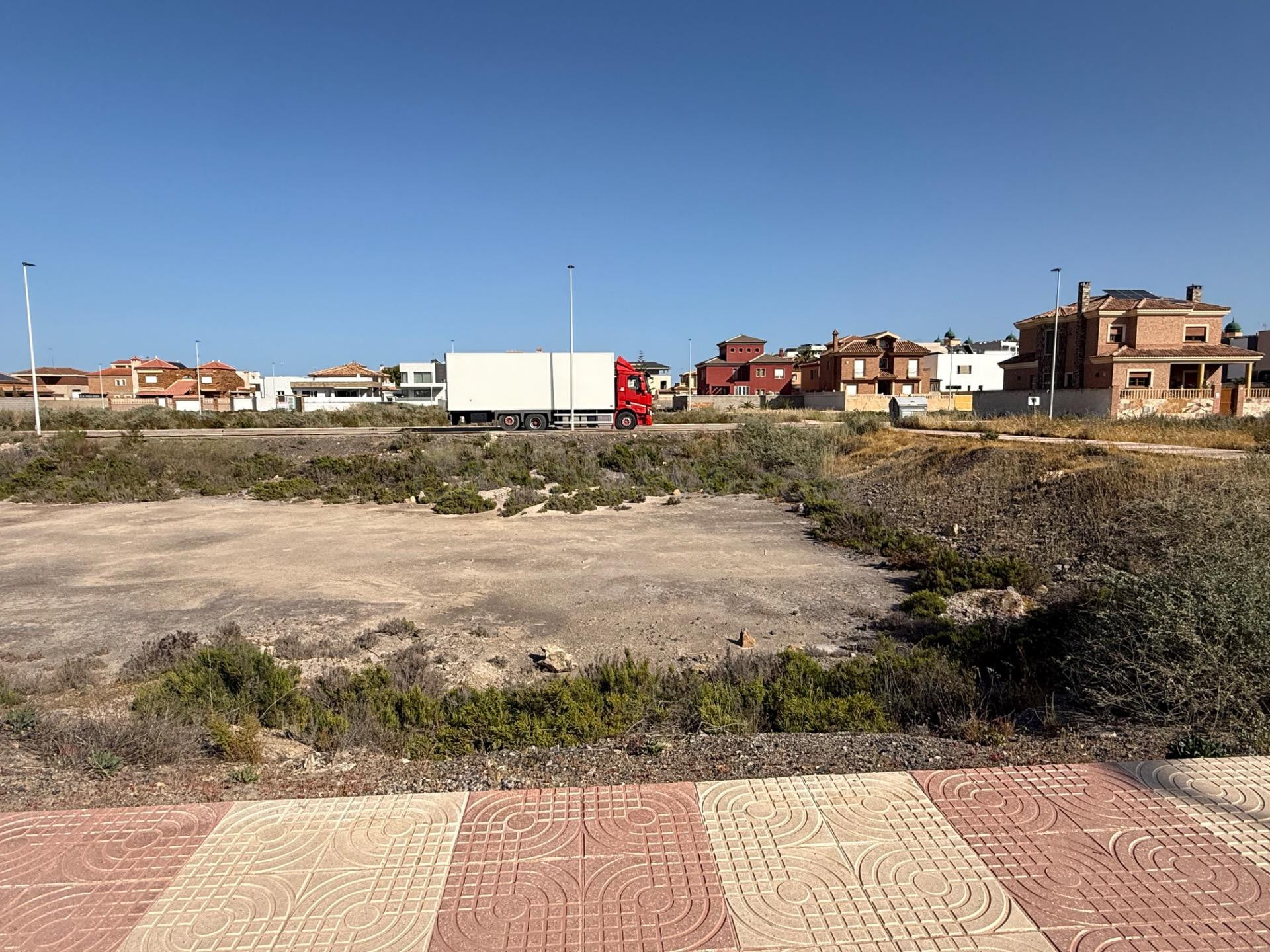 Se Vende Solar en Las Salinas en Calle Grecia - foto 3