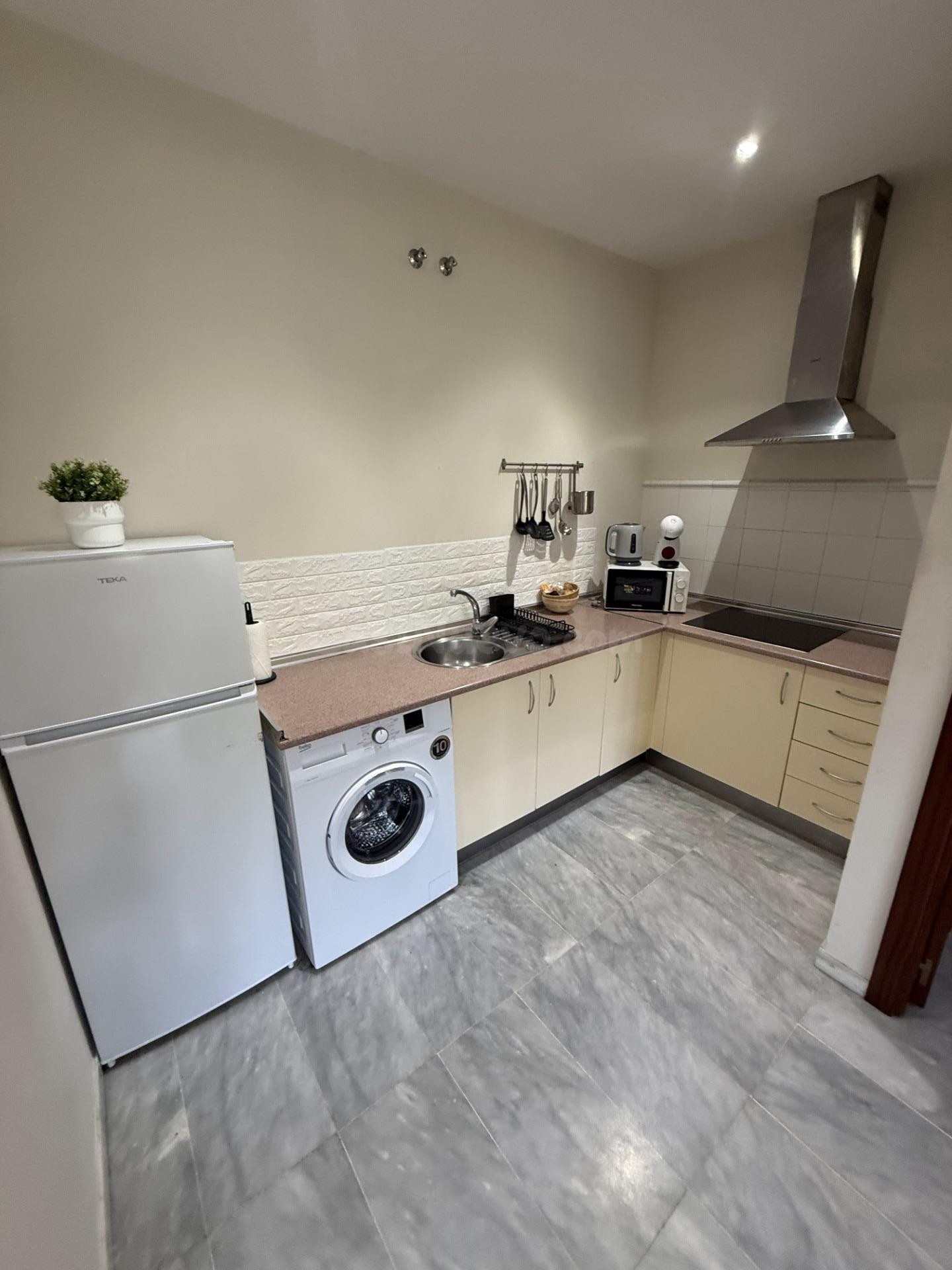 APARTAMENTO TURÍSTICO EN EDIFICIO LUXSEVILLA (BORMUJOS) - foto 3
