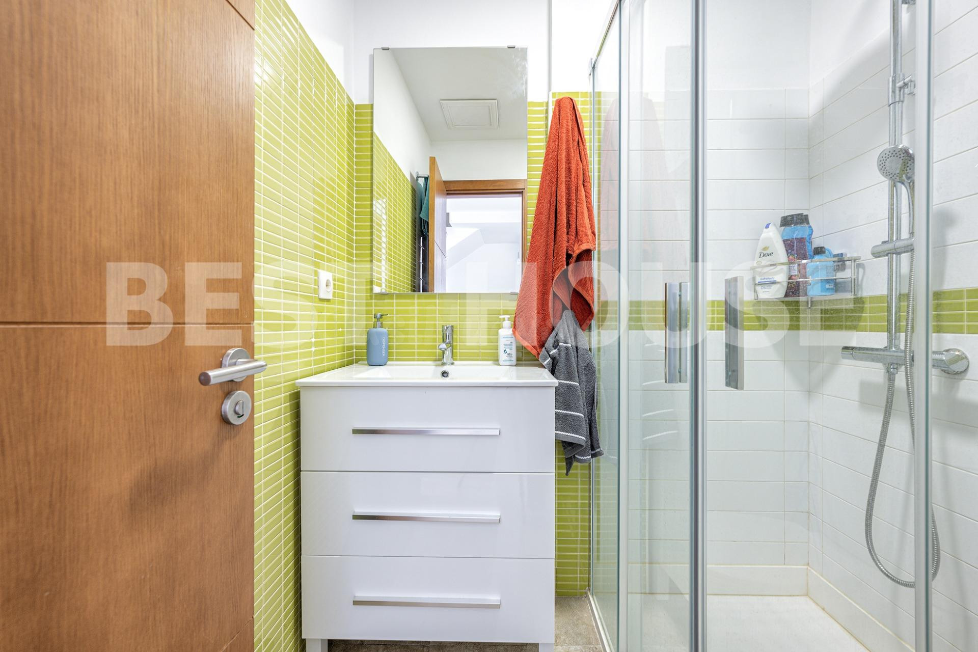 Casa Pareada Triplex con Energía Solar y Piscina Privada - foto 4