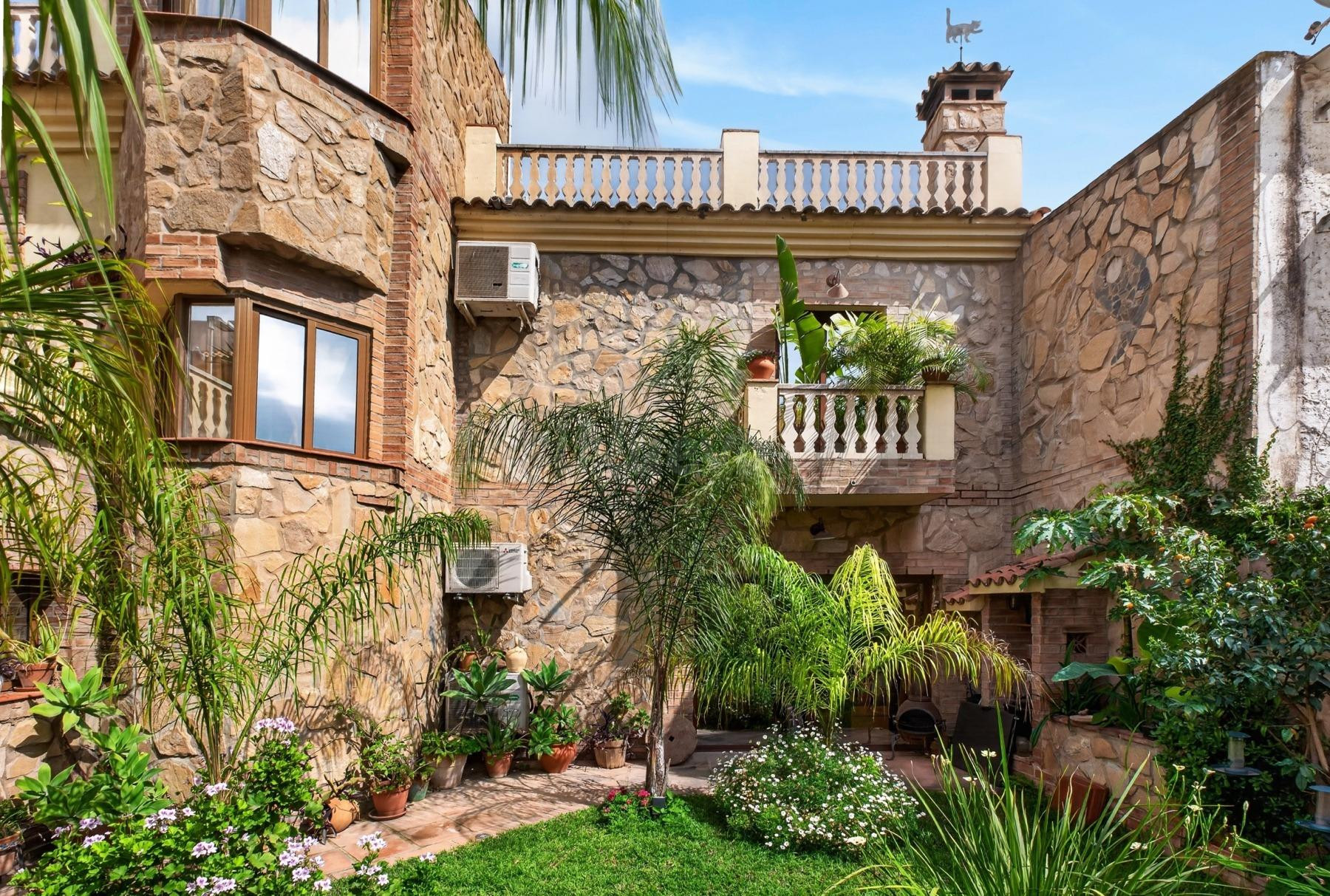 Exclusiva vivienda con encanto mediterráneo en Churriana - foto 2