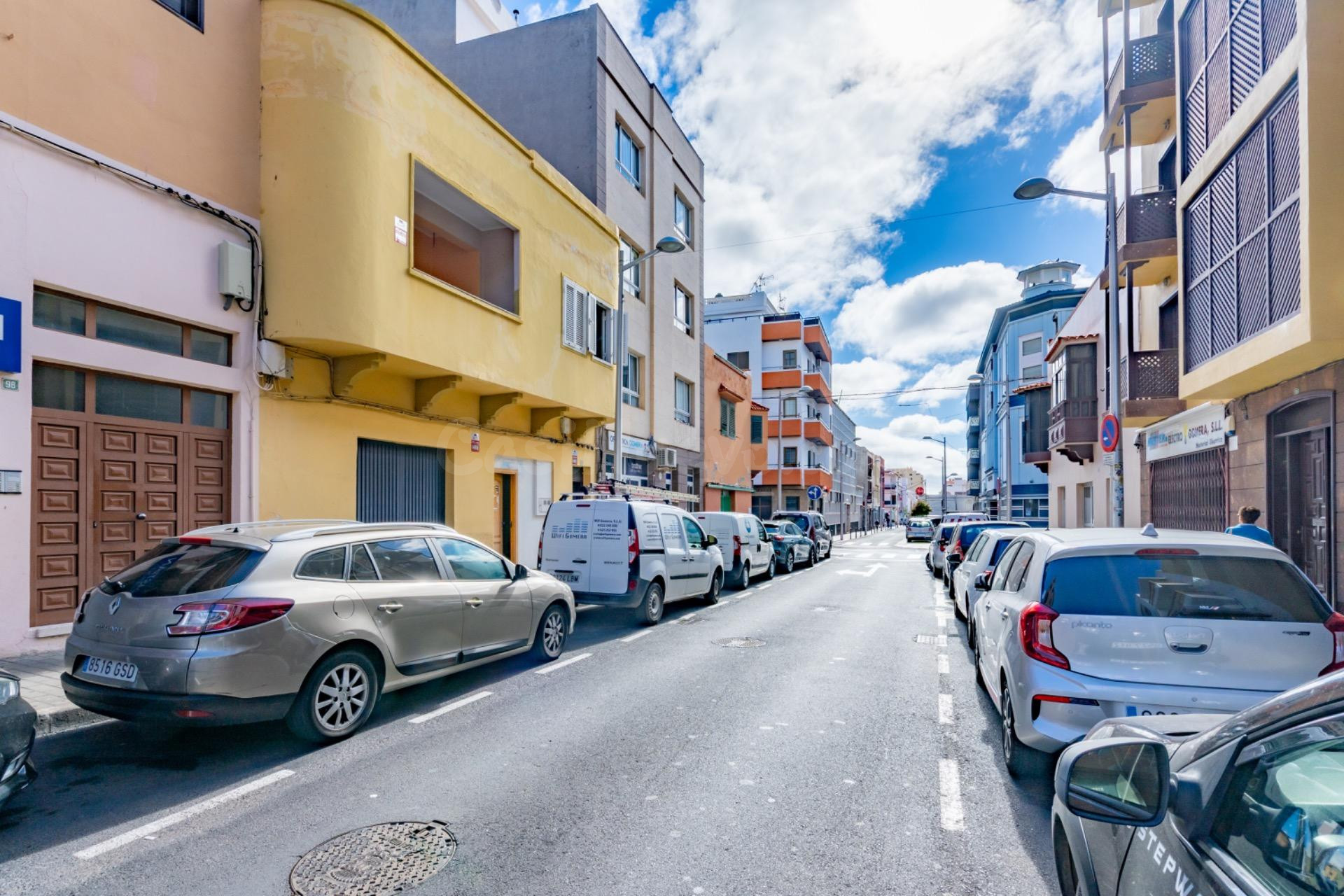 Casa con local comercial y vivienda en pleno centro de San S