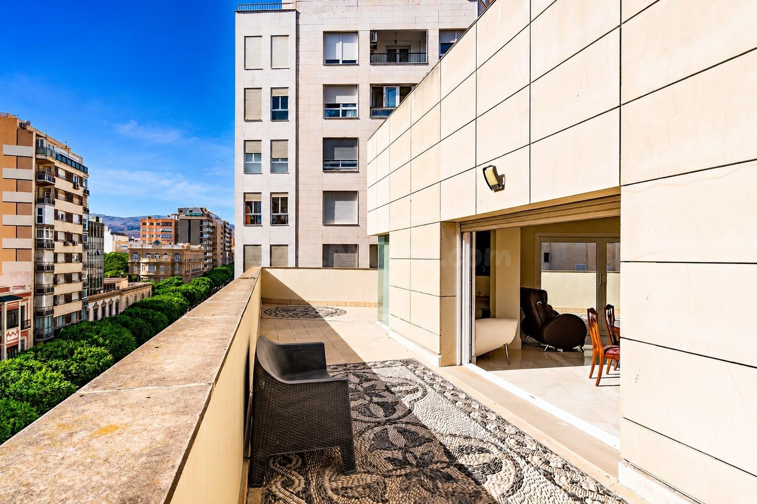 Ático de 243 m2, con terraza en el Centro de Almería