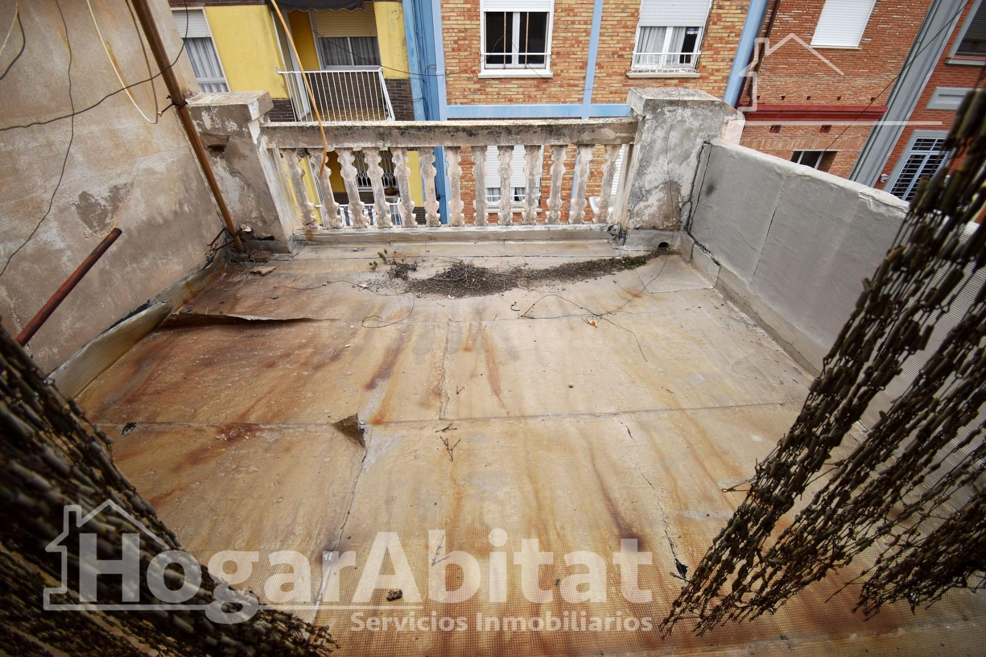 AMPLIA CASA CON 2 TERRAZAS CERCA DEL CENTRO - foto 4