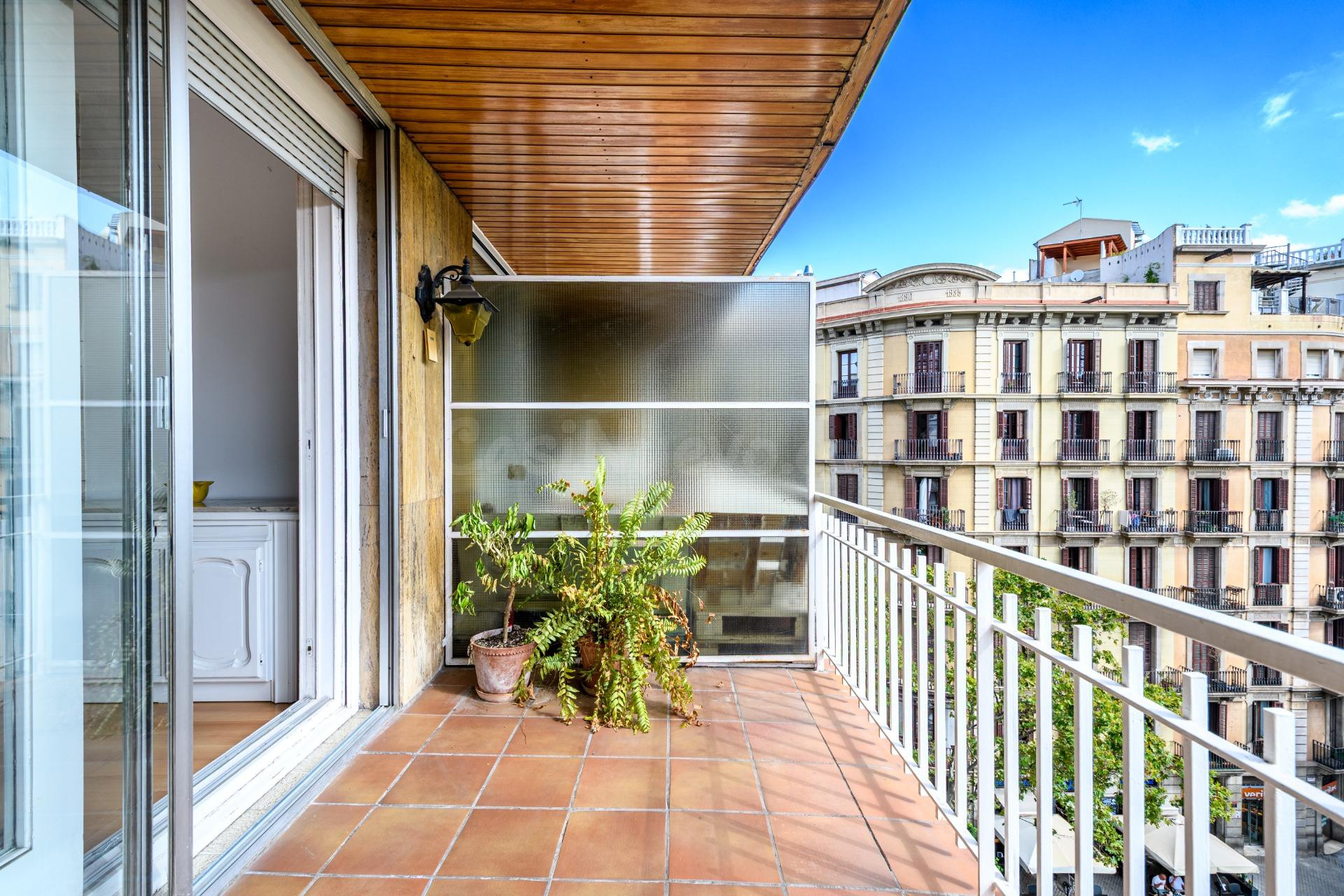 PISO ALTO CON BALCÓN/TERRAZA Y TRES PIEZAS EXTERIORES EN EL  - foto 3