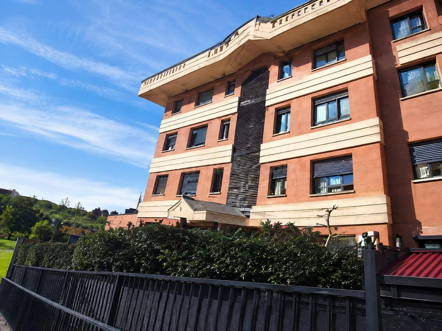 Piso seminuevo de 3 habitaciones en urbanización privada en 
