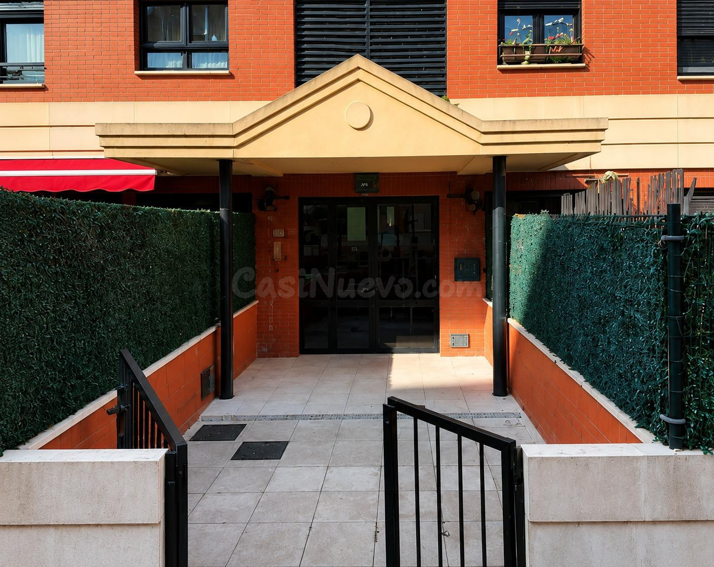 Piso seminuevo de 3 habitaciones en urbanización privada en  - foto 3