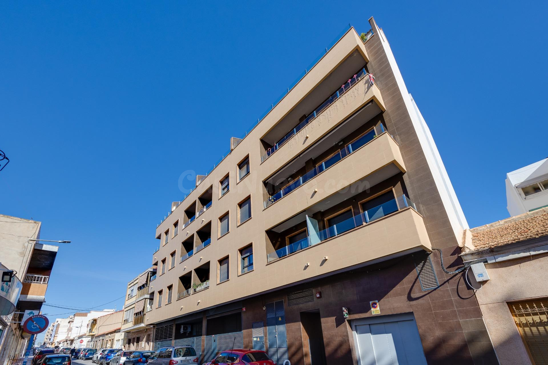 APARTAMENTO A 600M DEL PUERTO DE TORREVIEJA Y LISTO PARA ENT - foto 2