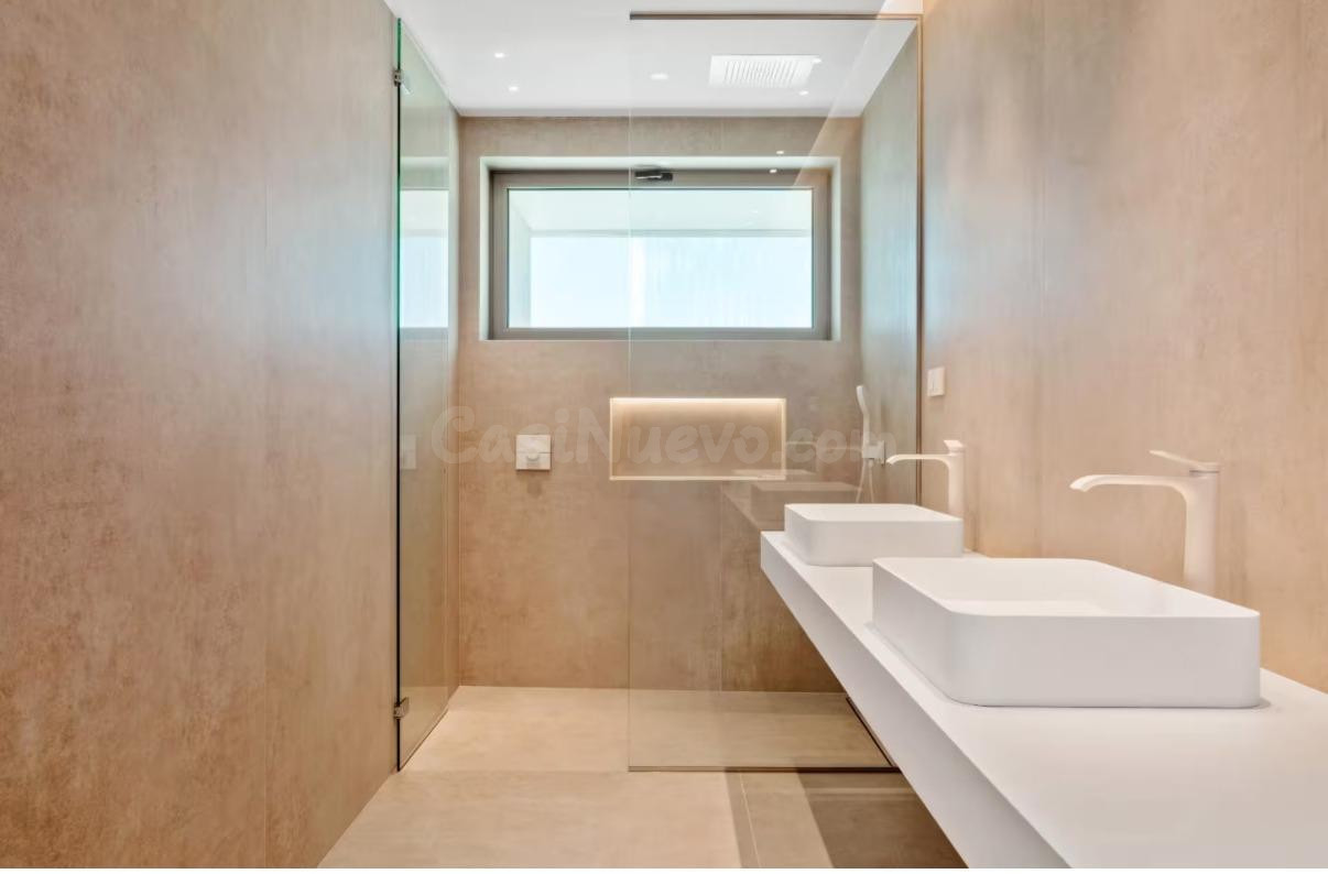 PROPIEDAD ÚNICA EN ALMERÍA | 200 m2 DE LUJO Y 120 m2 DE TERR - foto 3