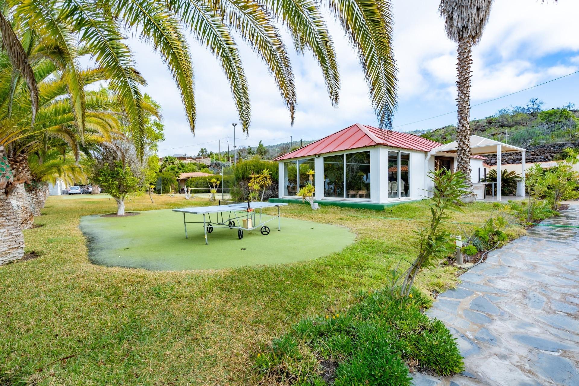 FINCA RESIDENCIAL CON 6 CASAS, 4 APARTAMENTOS, PISCINAS, PIS