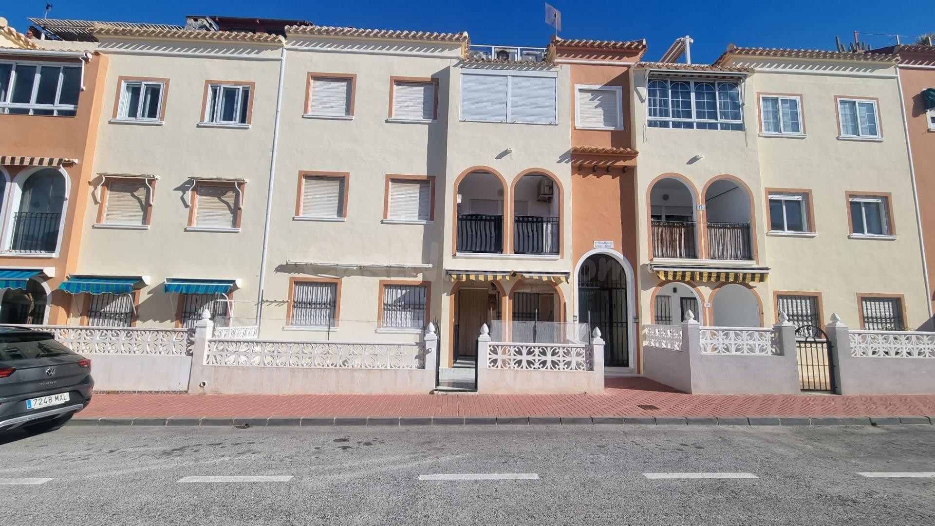 Bungalow planta baja en Los Balcones / El Paraíso con terraza y orientación suroeste