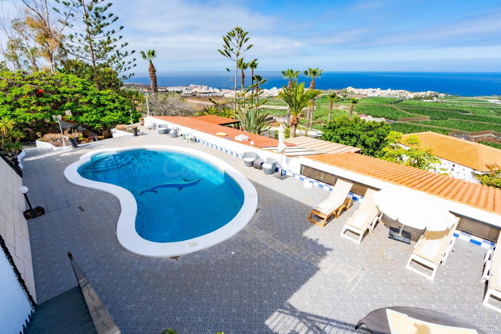ESPECTACULAR COMPLEJO RESIDENCIAL CON 5 CASAS Y 2 APARTAMENT